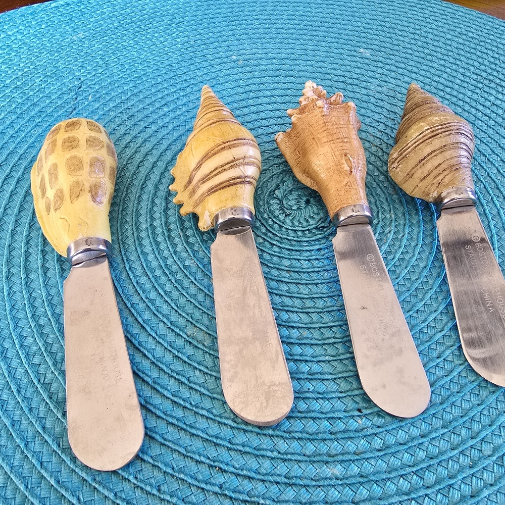 Seashell shaped Set of 4 Boston Warehouse Vintage 1995 Cheese Knife Spreaders 3"